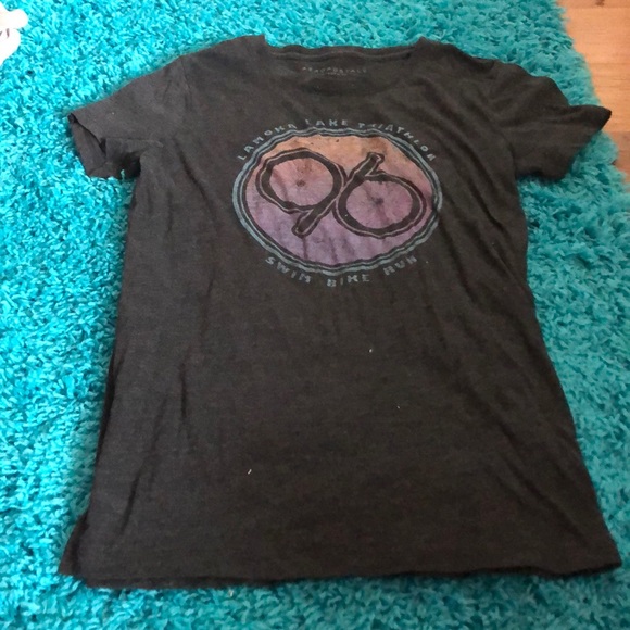 2 t-shirts - Picture 1 of 4